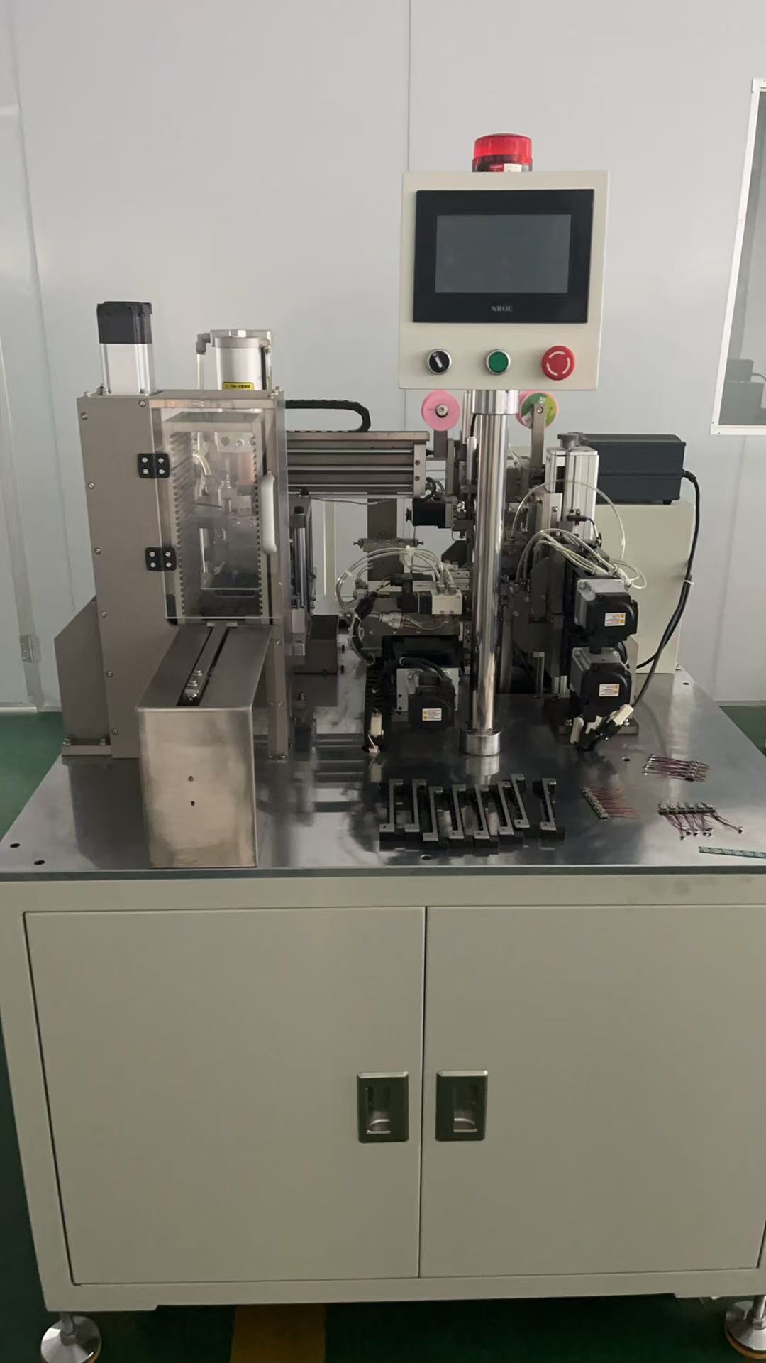 ASC-900  非标定制双组多刀灯条分板机